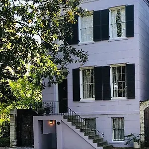 https://savannah-sojourn-time-travelers-retreat-1853.top-hotels-in-savannah.com
