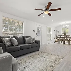 https://the-good-vibes-only-cottage.hotelstampa.org